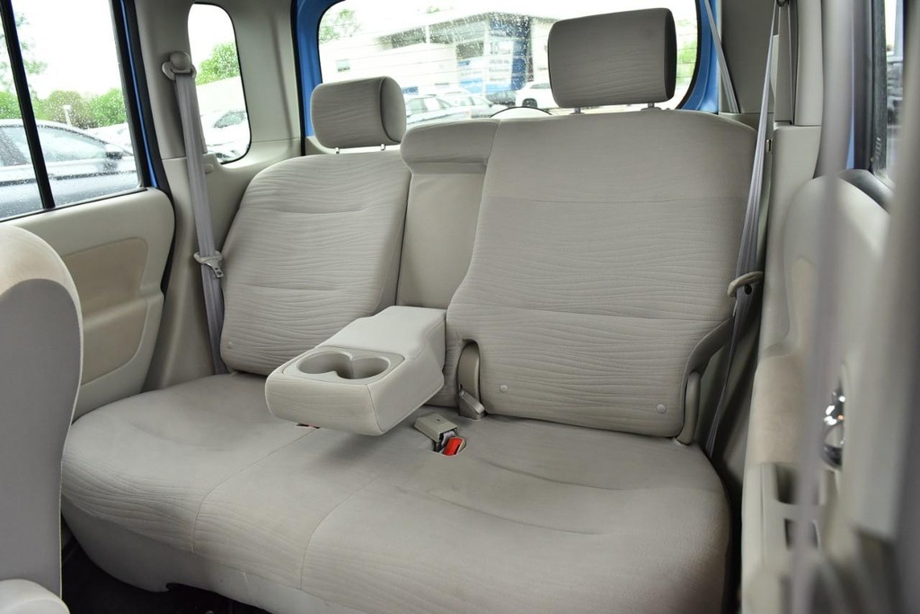 Nissan Cube Vehicle Full-screen Gallery Image 18