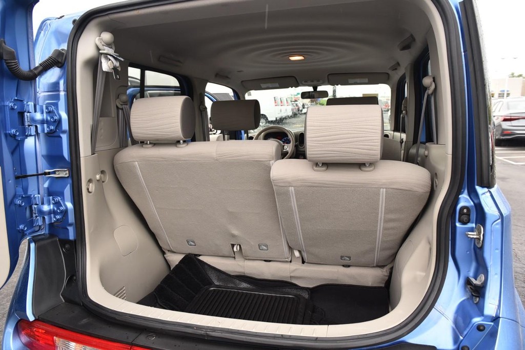 Nissan Cube Vehicle Full-screen Gallery Image 19