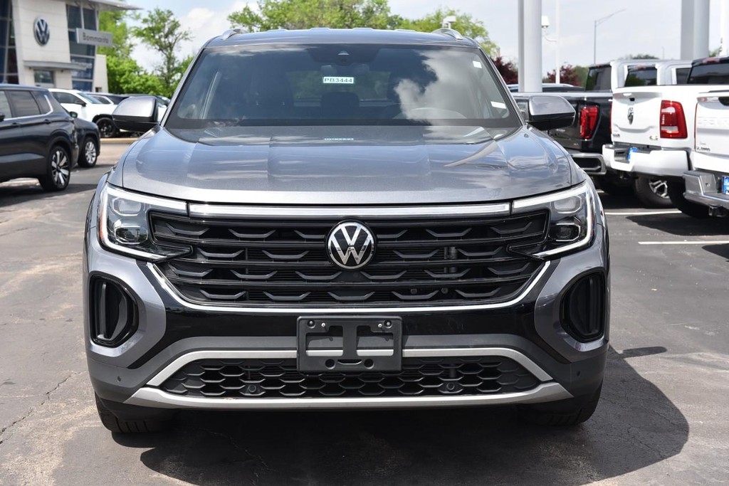 Volkswagen Atlas Cross Sport Vehicle Full-screen Gallery Image 4