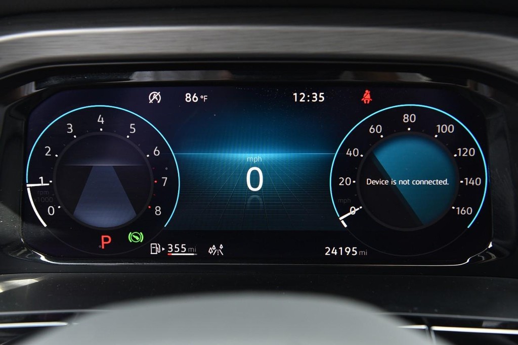 Volkswagen Atlas Cross Sport Vehicle Full-screen Gallery Image 12