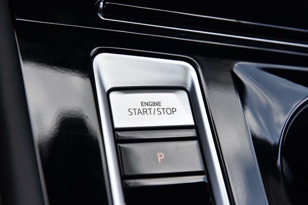 Volkswagen Atlas Cross Sport Vehicle Full-screen Gallery Image 17