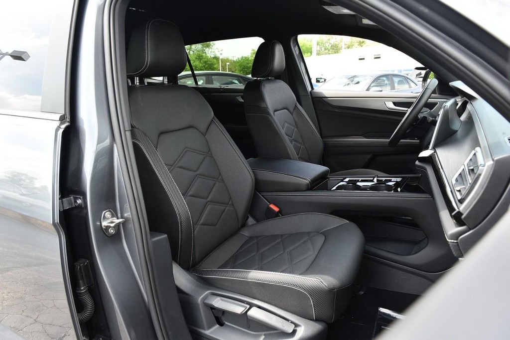 Volkswagen Atlas Cross Sport Vehicle Full-screen Gallery Image 20