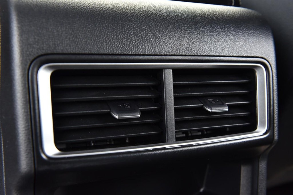 Volkswagen Atlas Cross Sport Vehicle Full-screen Gallery Image 22