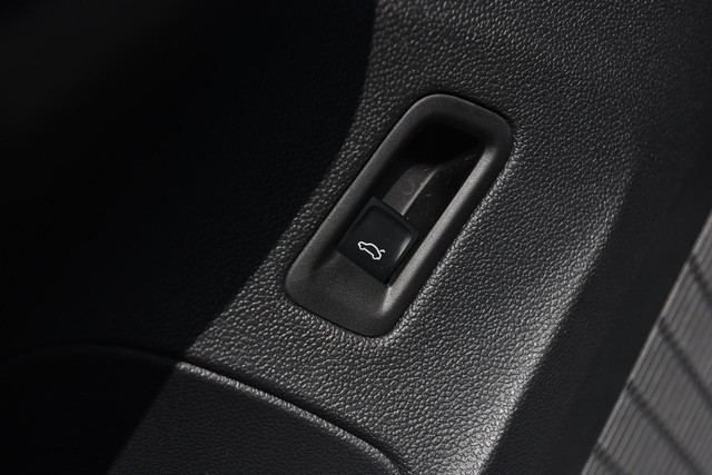 Volkswagen Atlas Cross Sport Vehicle Image 09