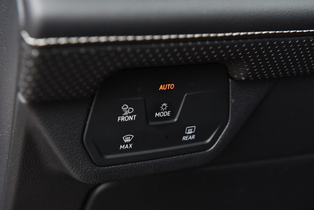 Volkswagen Atlas Cross Sport Vehicle Image 11