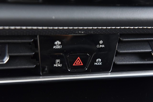 Volkswagen Atlas Cross Sport Vehicle Image 15