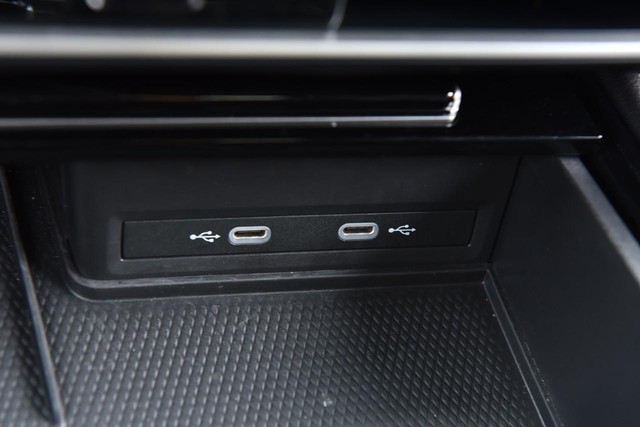Volkswagen Atlas Cross Sport Vehicle Image 16
