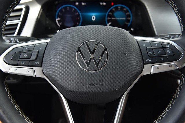 Volkswagen Atlas Cross Sport Vehicle Image 18