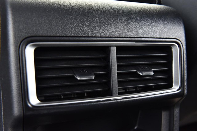 Volkswagen Atlas Cross Sport Vehicle Image 22