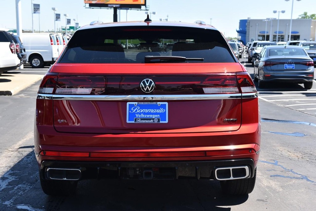 Volkswagen Atlas Cross Sport Vehicle Full-screen Gallery Image 6