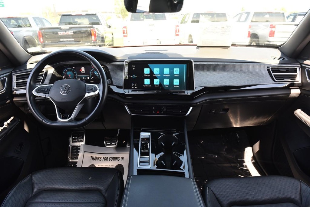 Volkswagen Atlas Cross Sport Vehicle Full-screen Gallery Image 7