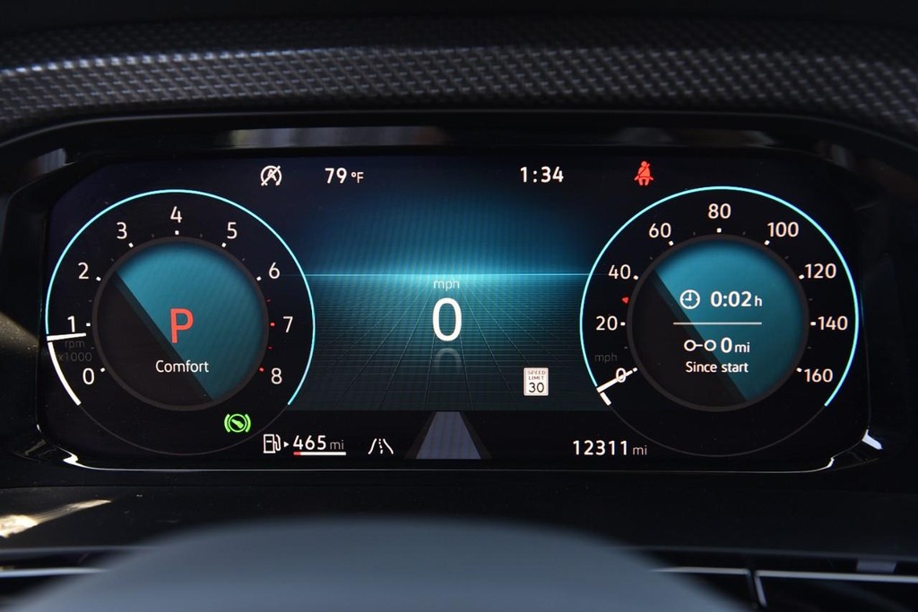 Volkswagen Atlas Cross Sport Vehicle Full-screen Gallery Image 12