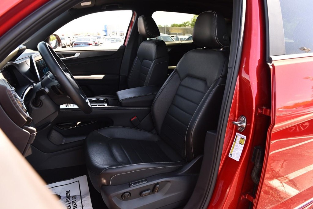 Volkswagen Atlas Cross Sport Vehicle Full-screen Gallery Image 19