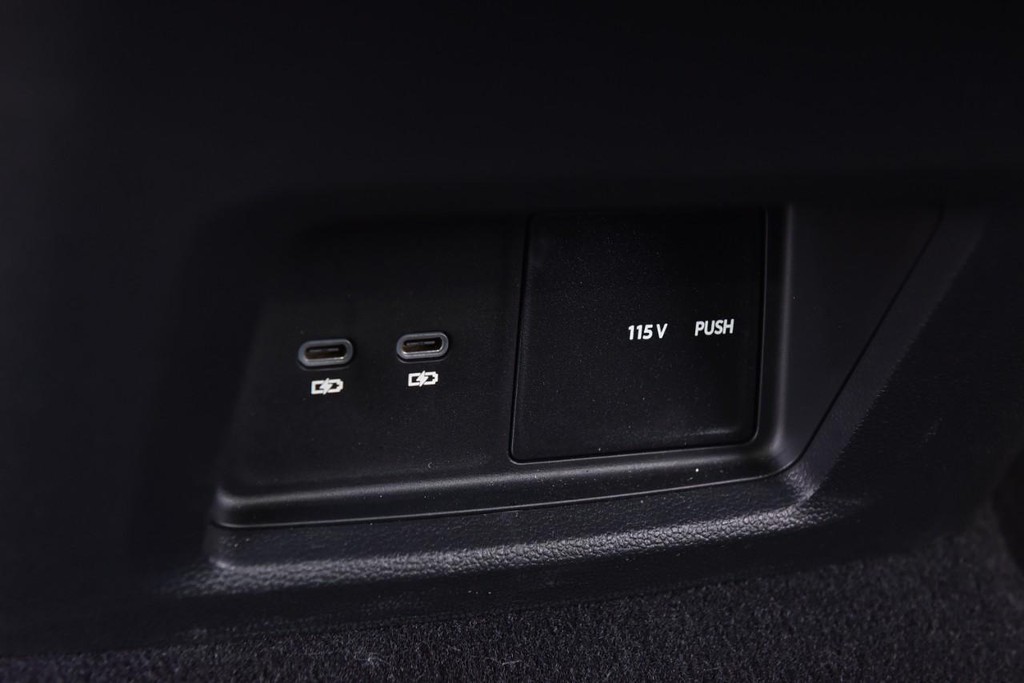 Volkswagen Atlas Cross Sport Vehicle Full-screen Gallery Image 24