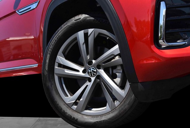 Volkswagen Atlas Cross Sport Vehicle Image 03