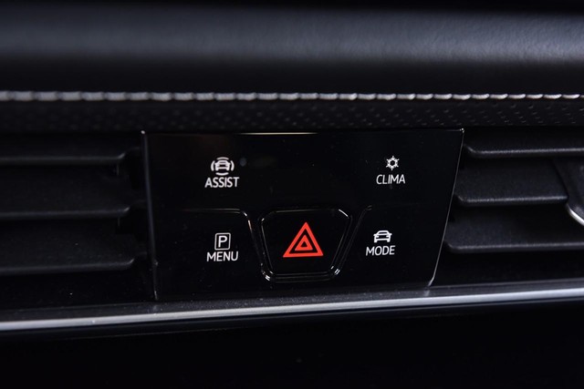 Volkswagen Atlas Cross Sport Vehicle Image 15
