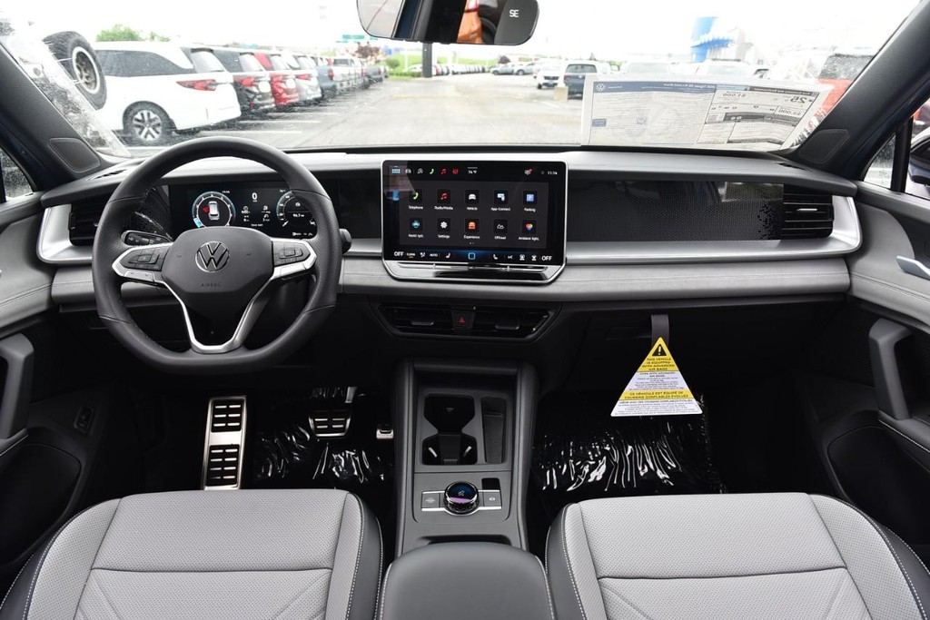 Volkswagen Tiguan Vehicle Full-screen Gallery Image 7