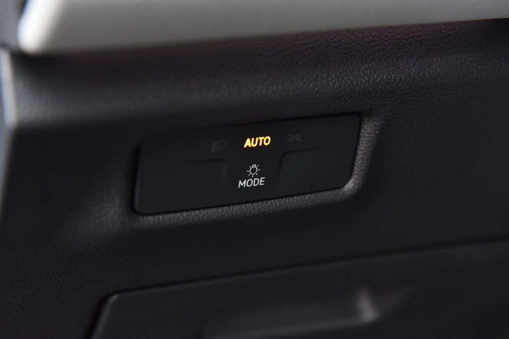 Volkswagen Tiguan Vehicle Full-screen Gallery Image 11