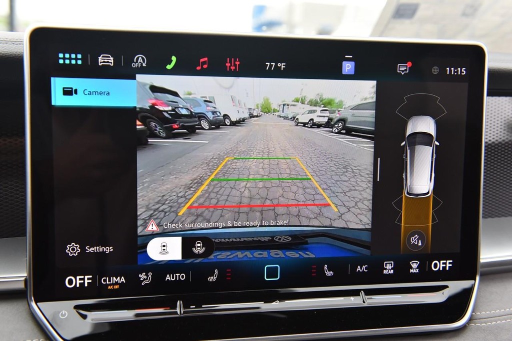 Volkswagen Tiguan Vehicle Full-screen Gallery Image 13