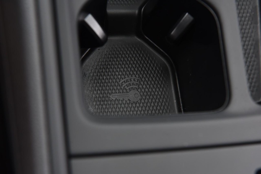 Volkswagen Tiguan Vehicle Full-screen Gallery Image 16