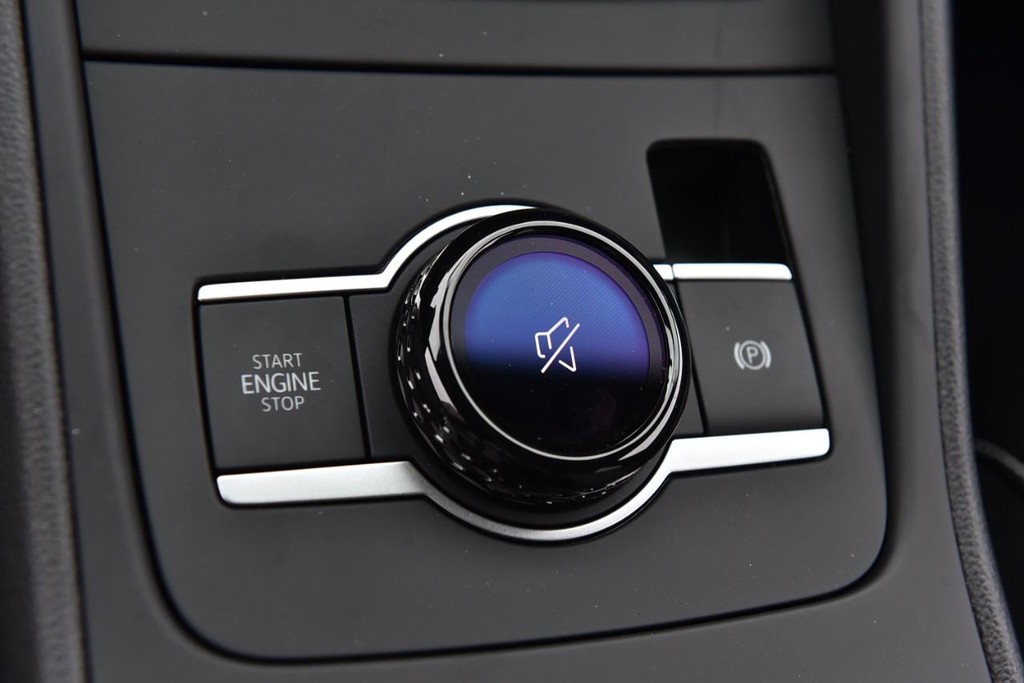 Volkswagen Tiguan Vehicle Full-screen Gallery Image 17