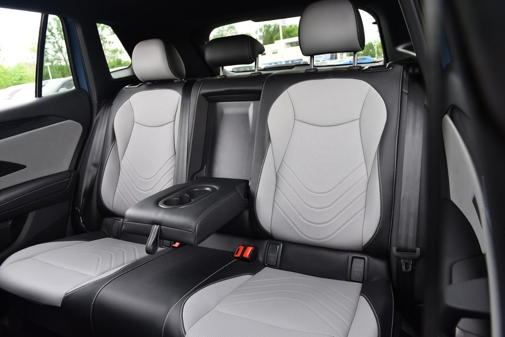 Volkswagen Tiguan Vehicle Full-screen Gallery Image 22