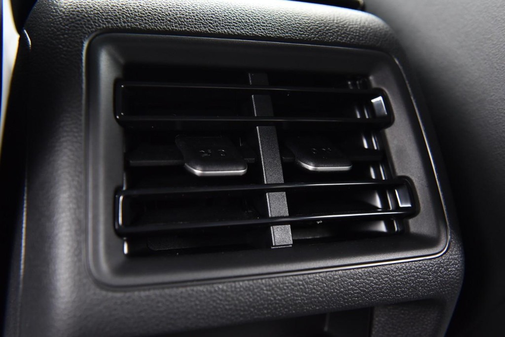 Volkswagen Tiguan Vehicle Full-screen Gallery Image 23