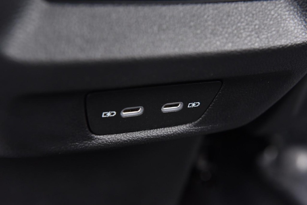 Volkswagen Tiguan Vehicle Full-screen Gallery Image 24