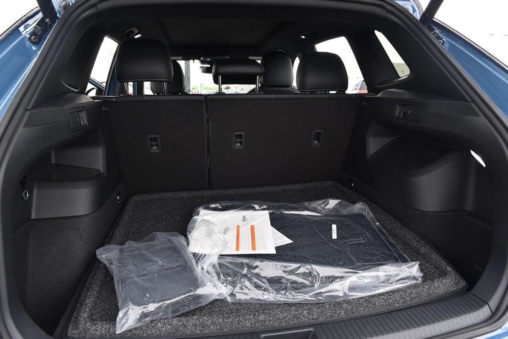 Volkswagen Tiguan Vehicle Full-screen Gallery Image 25