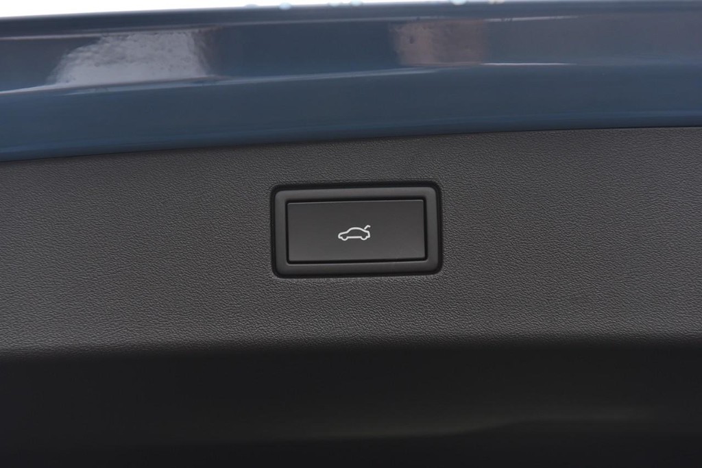 Volkswagen Tiguan Vehicle Full-screen Gallery Image 26