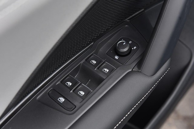 Volkswagen Tiguan Vehicle Image 08
