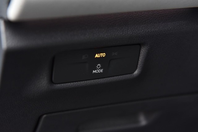 Volkswagen Tiguan Vehicle Image 11