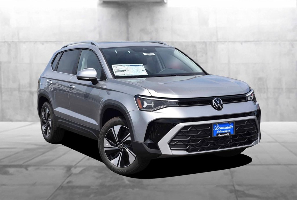 Volkswagen Taos Vehicle Full-screen Gallery Image 2