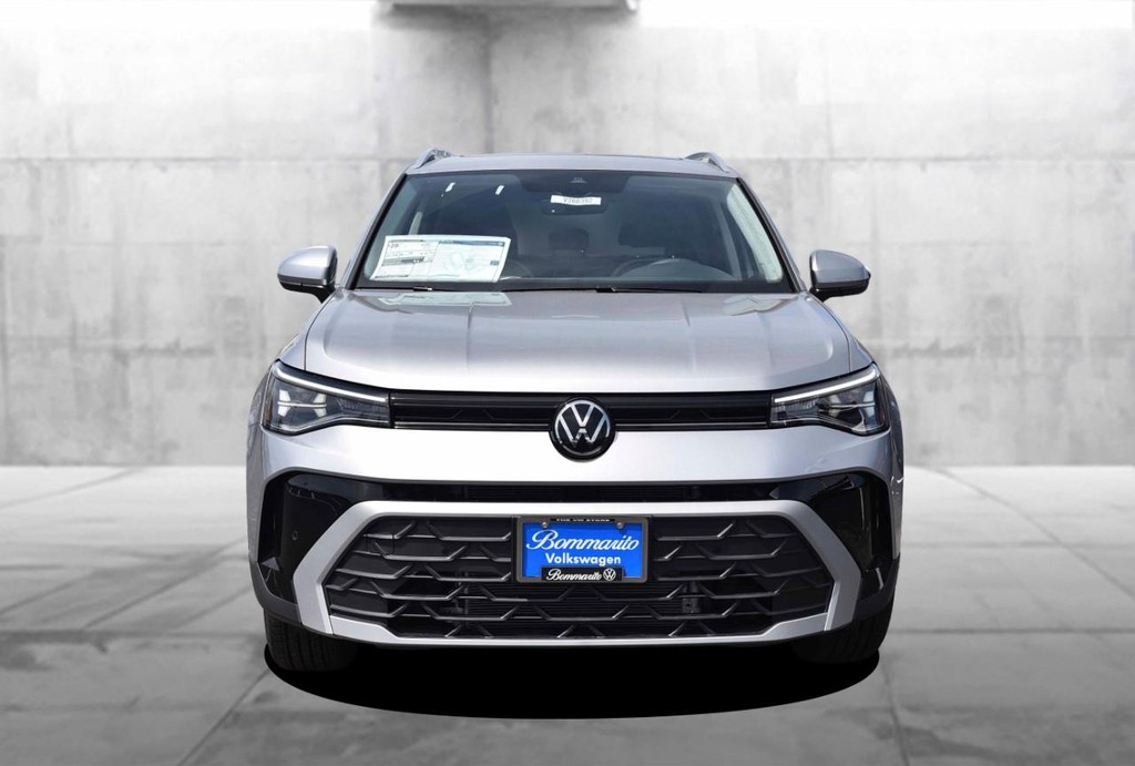 Volkswagen Taos Vehicle Full-screen Gallery Image 4