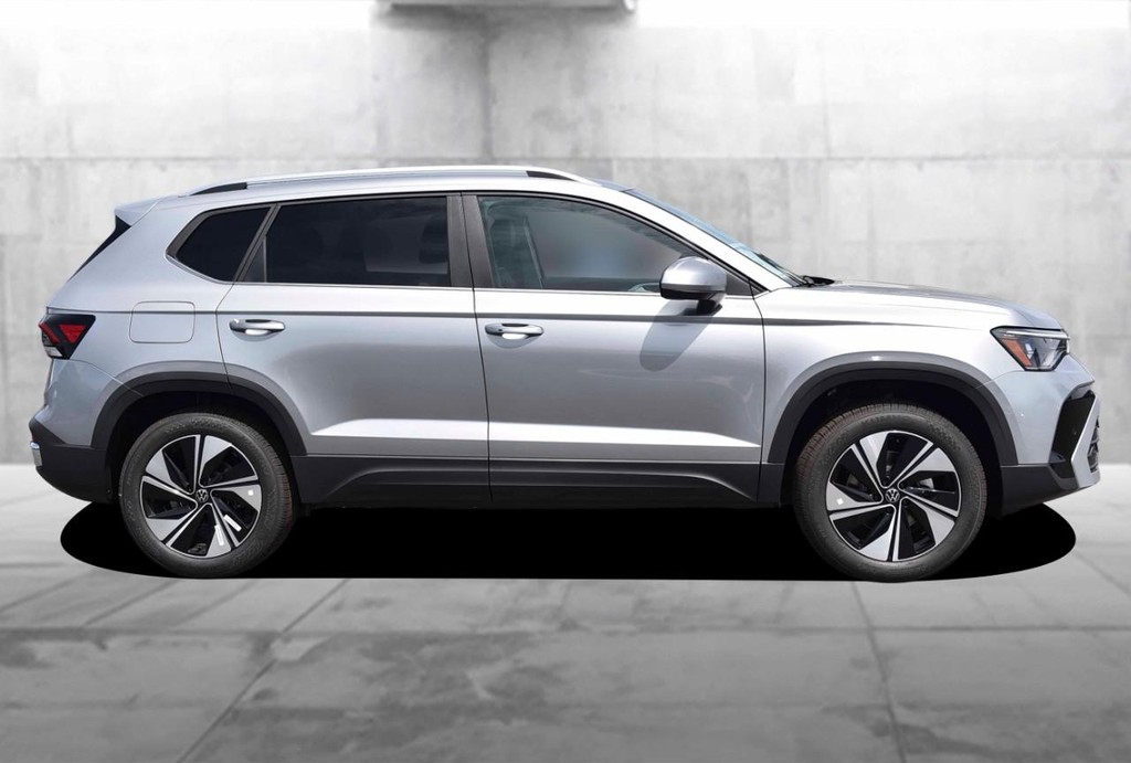 Volkswagen Taos Vehicle Full-screen Gallery Image 5