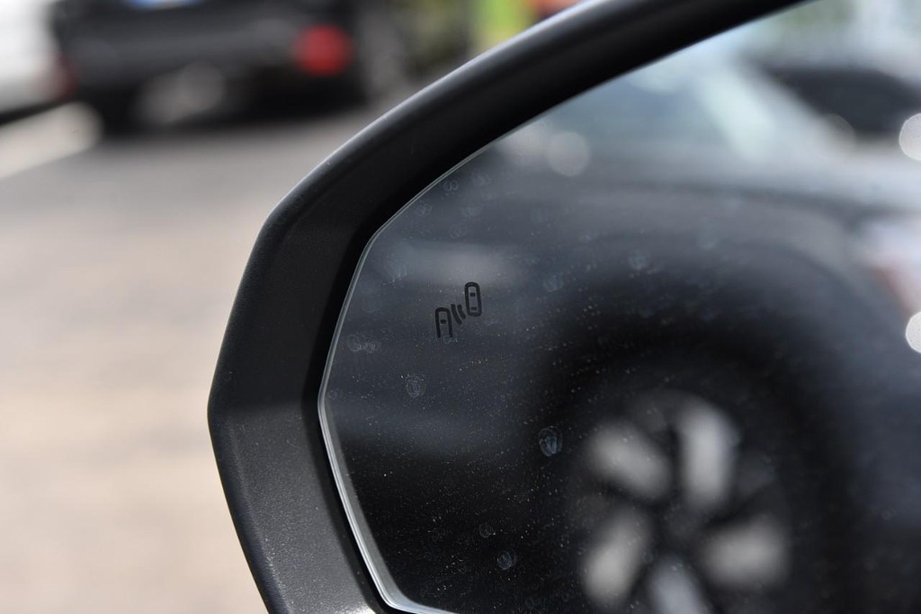 Volkswagen Taos Vehicle Full-screen Gallery Image 9