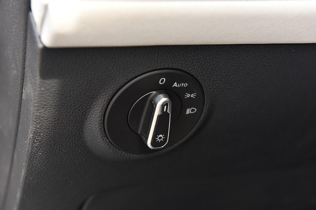 Volkswagen Taos Vehicle Full-screen Gallery Image 10