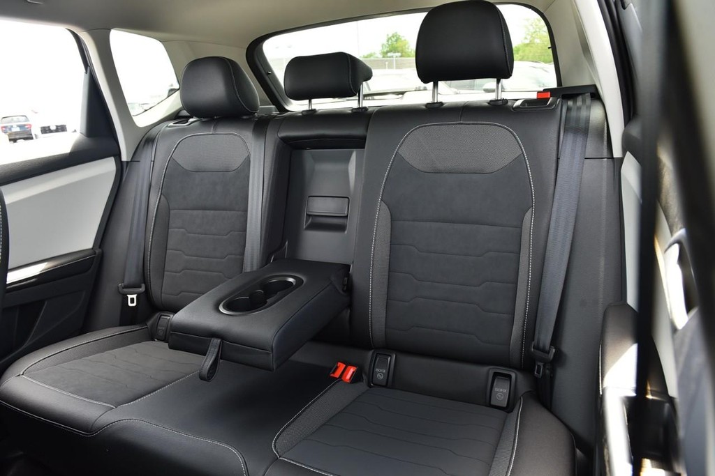 Volkswagen Taos Vehicle Full-screen Gallery Image 23
