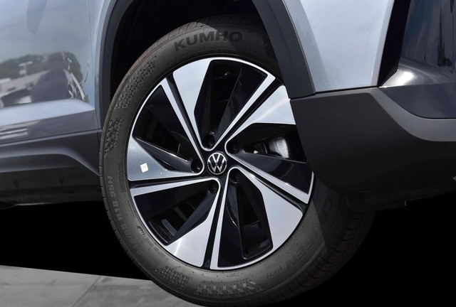 Volkswagen Taos Vehicle Image 03