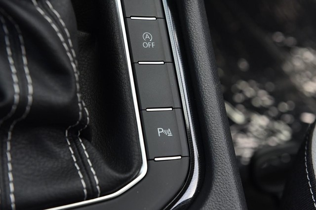 Volkswagen Taos Vehicle Image 18