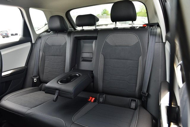 Volkswagen Taos Vehicle Image 23