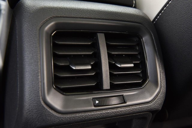 Volkswagen Taos Vehicle Image 24