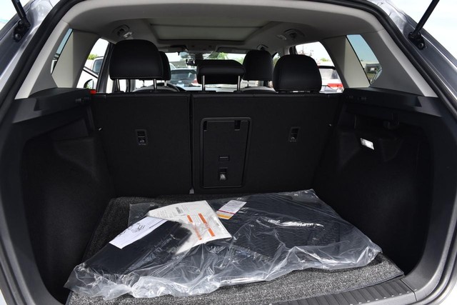 Volkswagen Taos Vehicle Image 26