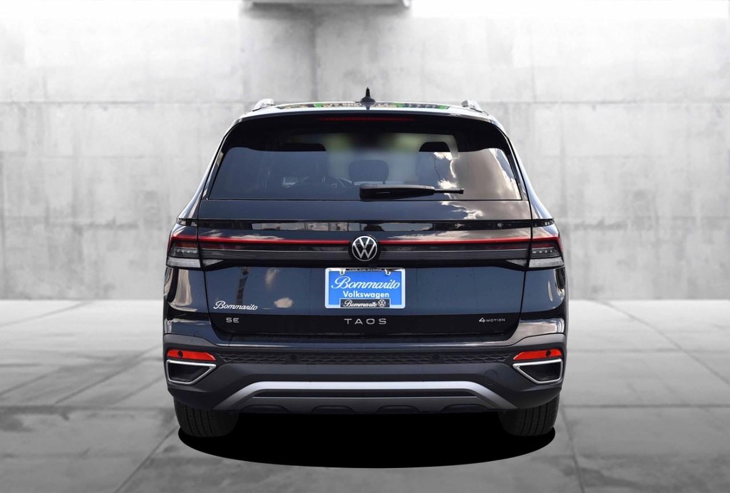 Volkswagen Taos Vehicle Full-screen Gallery Image 6
