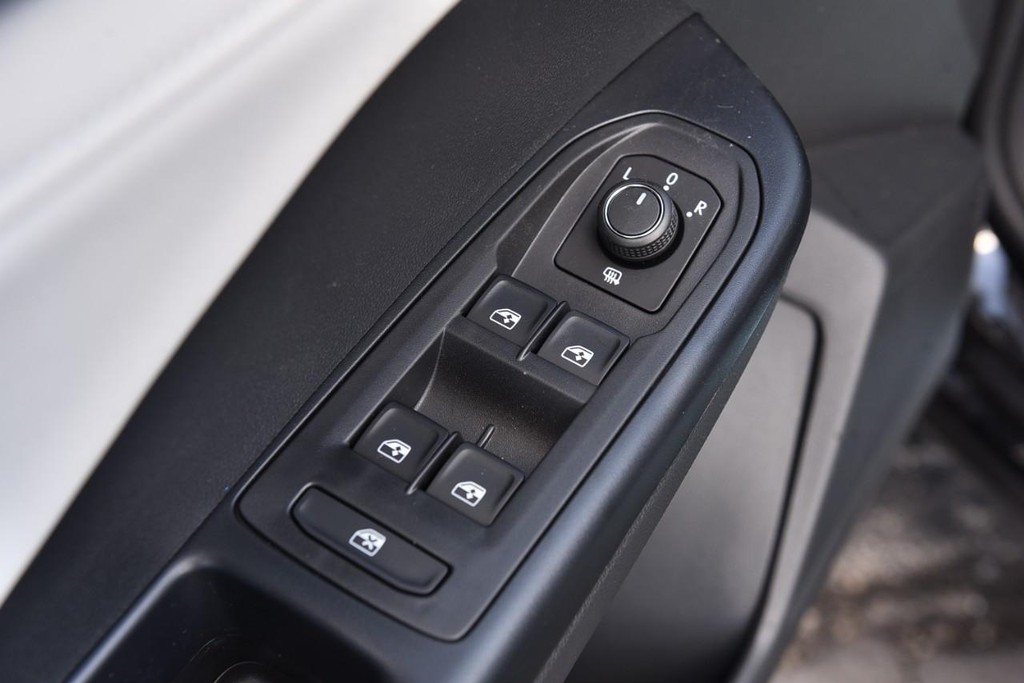 Volkswagen Taos Vehicle Full-screen Gallery Image 8