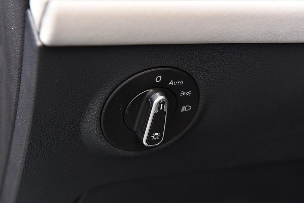 Volkswagen Taos Vehicle Full-screen Gallery Image 10