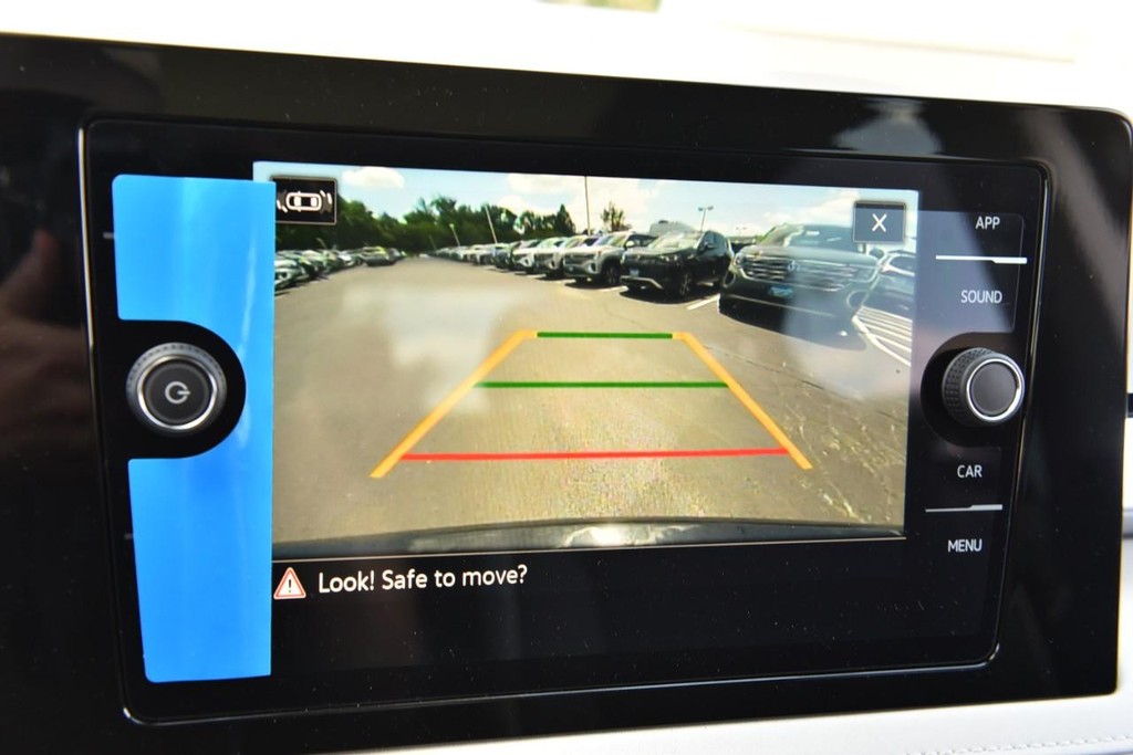 Volkswagen Taos Vehicle Full-screen Gallery Image 12