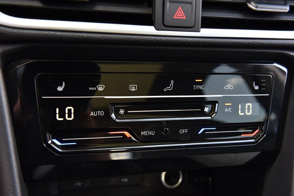 Volkswagen Taos Vehicle Full-screen Gallery Image 14