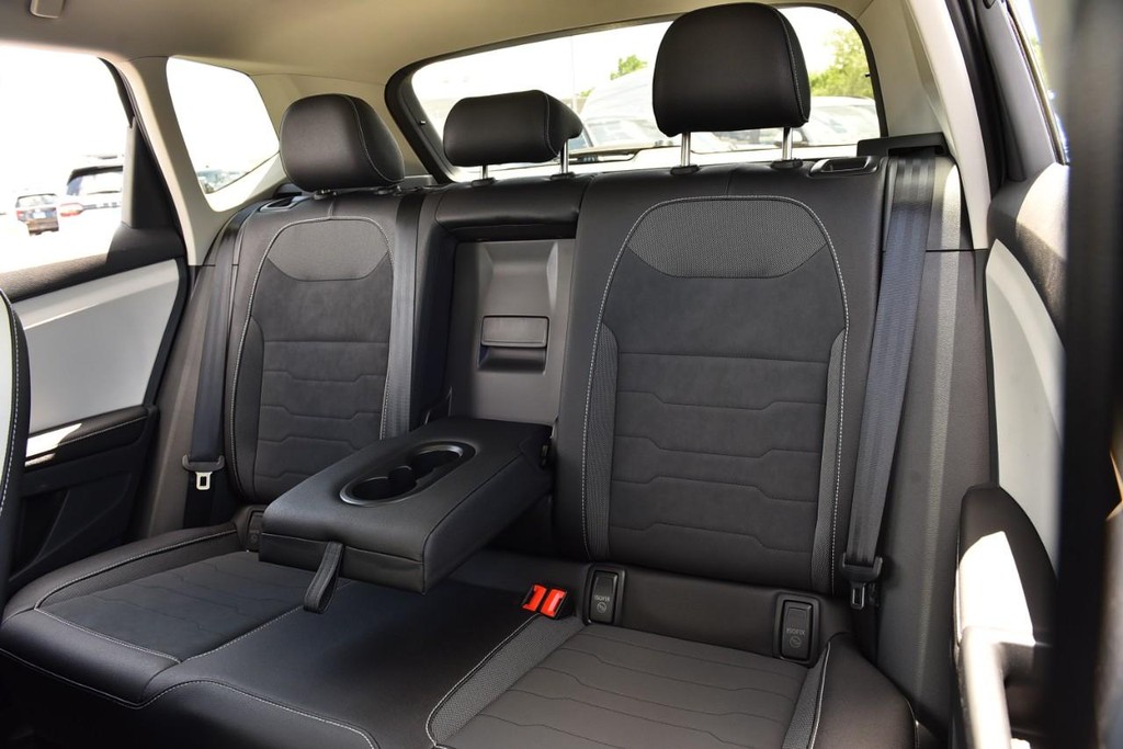 Volkswagen Taos Vehicle Full-screen Gallery Image 23