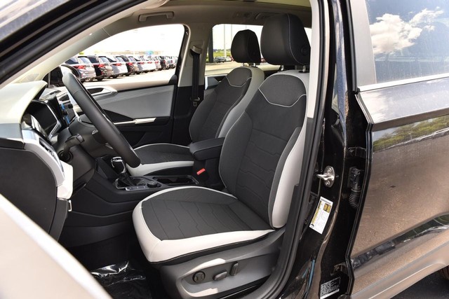 Volkswagen Taos Vehicle Image 20